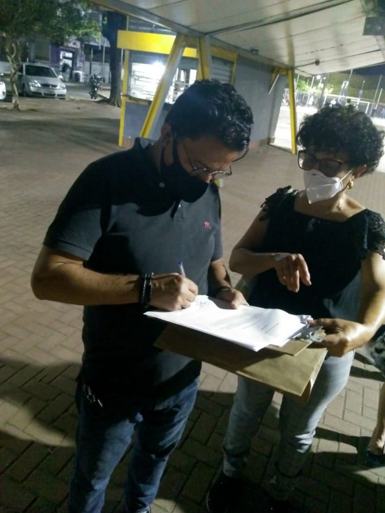 Moradores entregaram o requerimento ao vereador Willian Borges que se mostrou sens&iacute;vel &agrave; situa&ccedil;&atilde;o.
