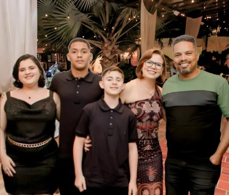 Fam&iacute;lia o maior tesouro - Wandro (pai), Alessandra (m&atilde;e), Carlos Eduardo, R&ocirc;mulo e Beatriz.