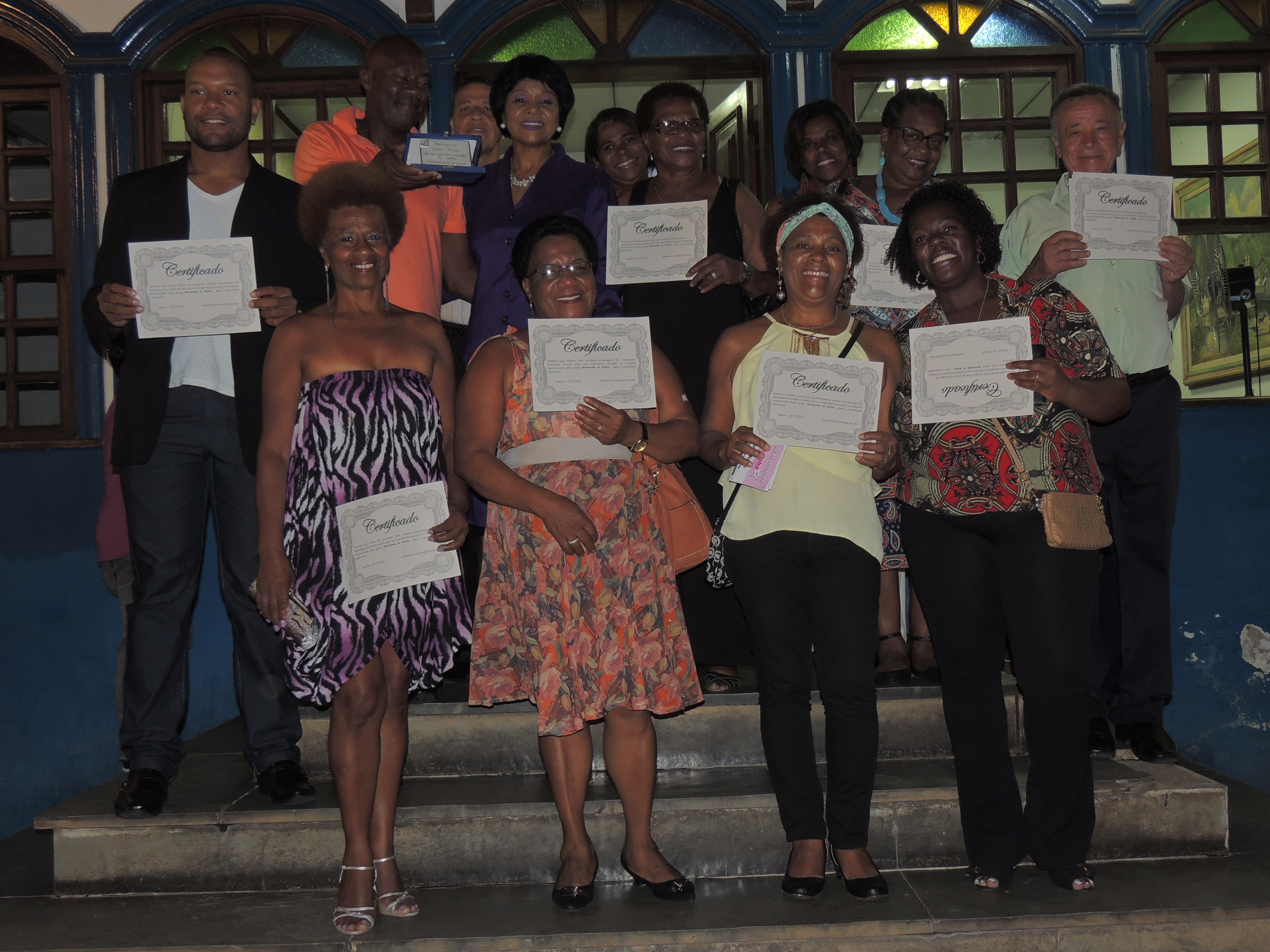 Conceição Arruda homenageia grupo Revivendo Raízes