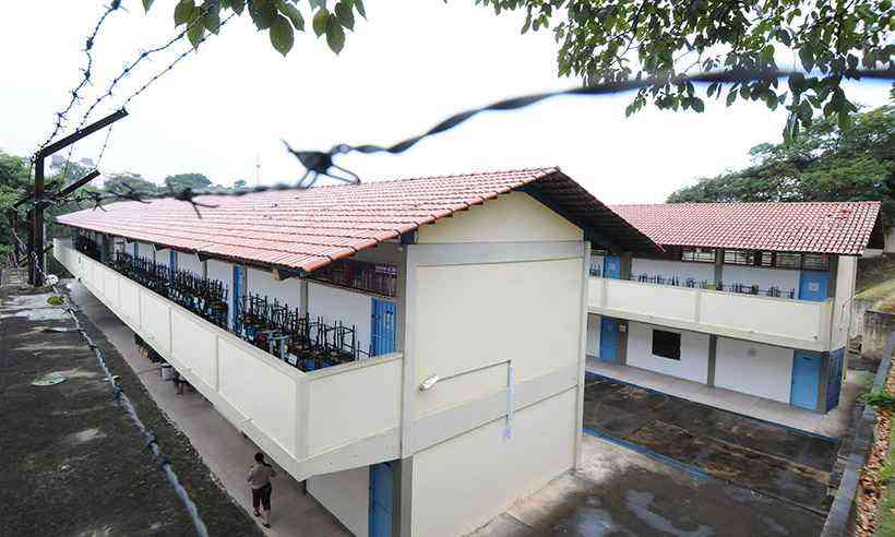 Comissão de Educação visita escola estadual em Sabará