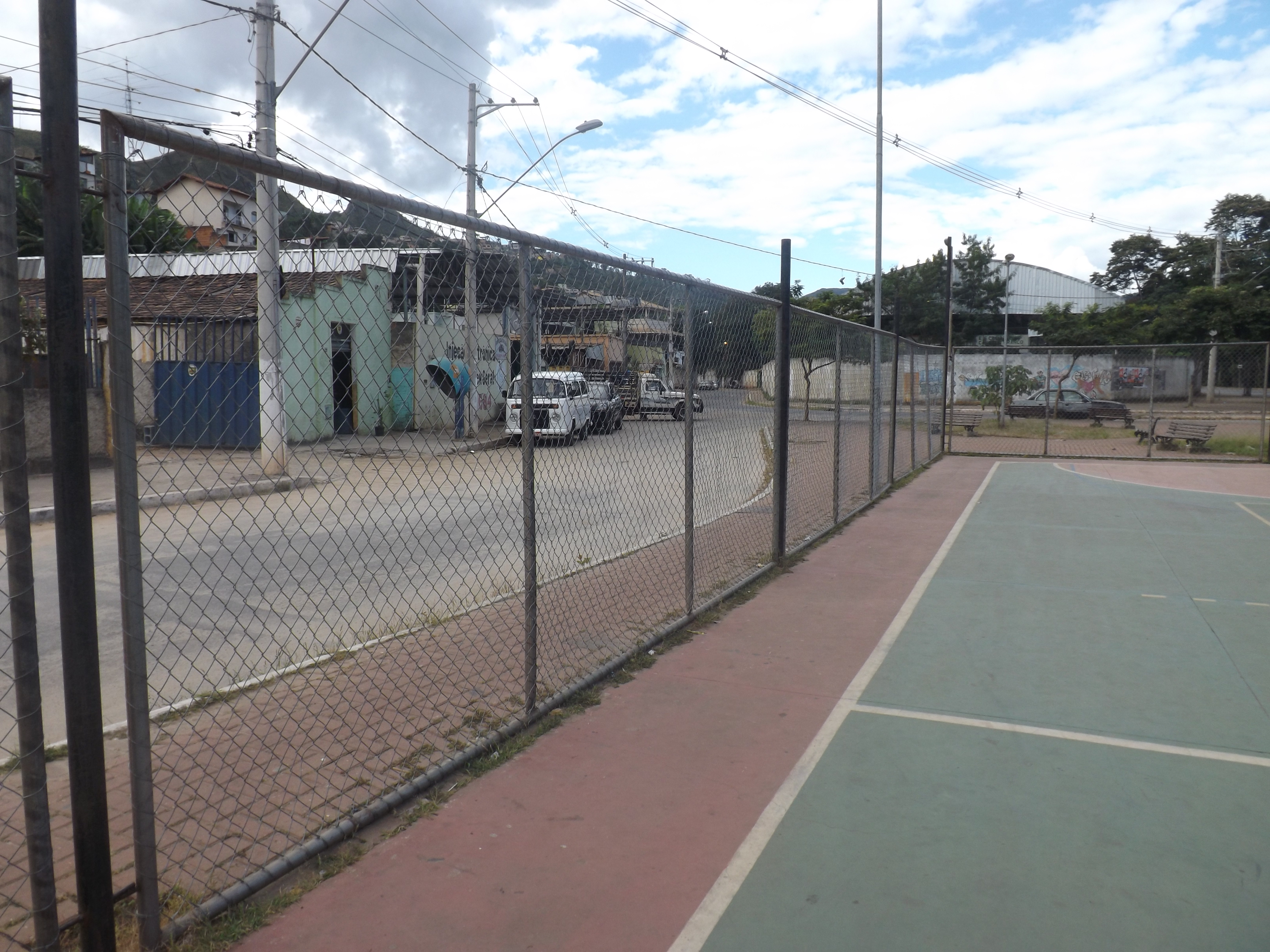 Grade da Praça do Barão dá choque!