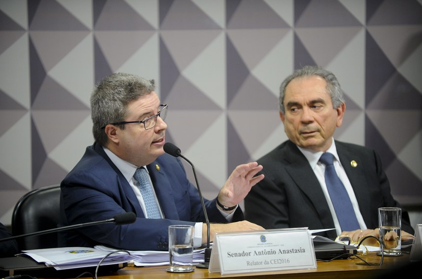 Anastasia apresenta parecer favorável à abertura do processo de Impeachment