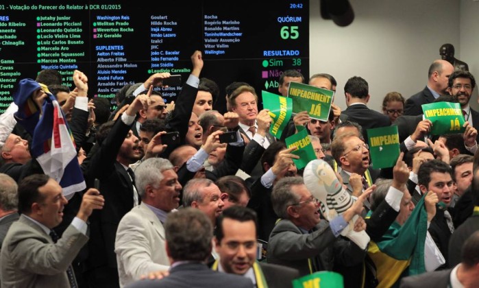 Comissão Especial do Senado aprova processo de Impeachment