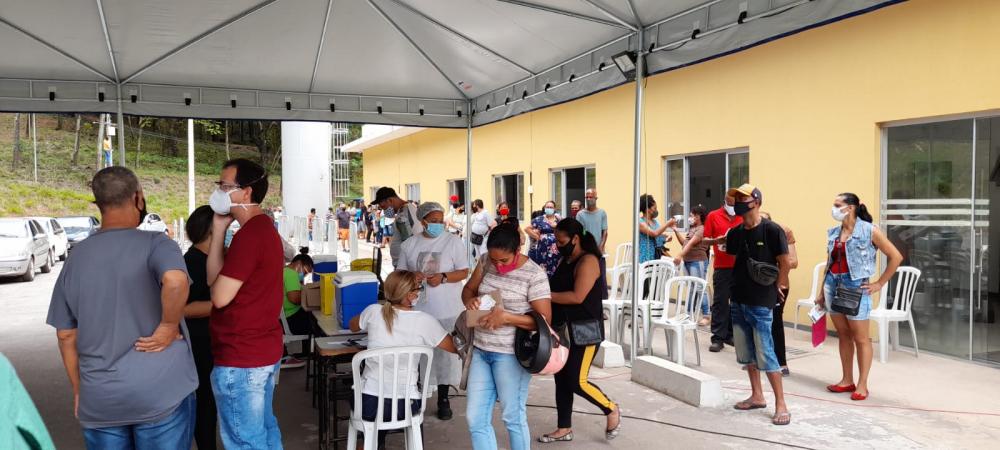 Terceira dose para idosos de 60 anos ou mais e trabalhadores da saúde em Sabará