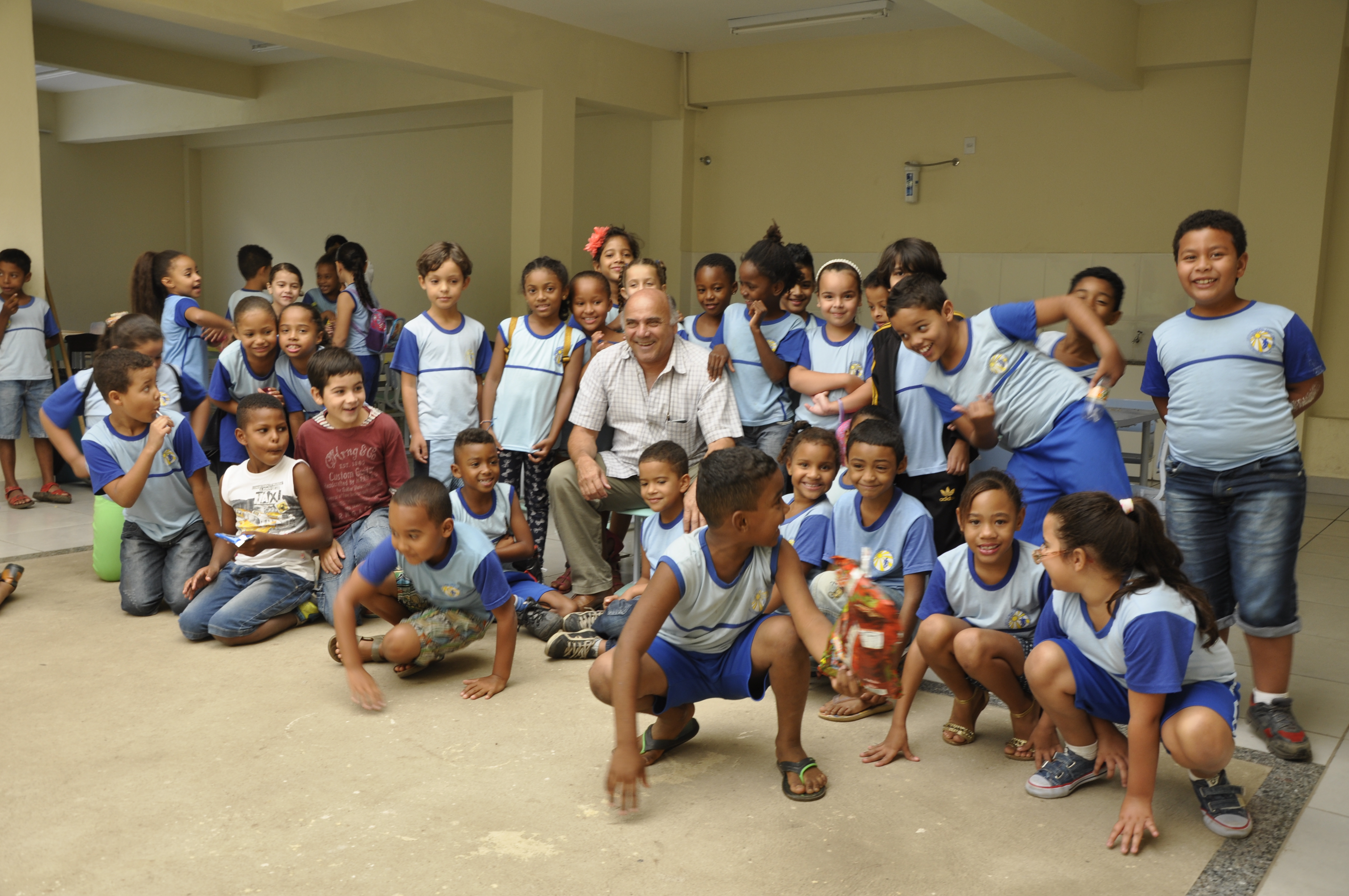 Escola Municipal Tiná Costa é entregue à comunidade