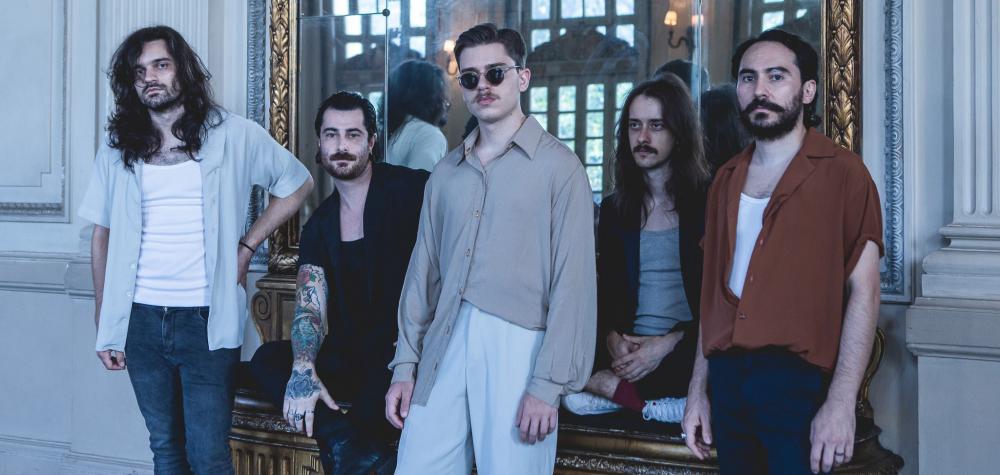 Young Lights, banda independente que surgiu em Sabará, é trilha sonora da nova novela das 21h da Globo