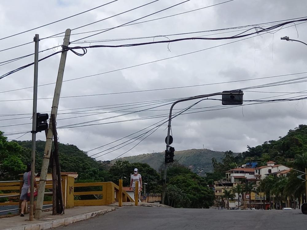 Tomba, mas não cai! 