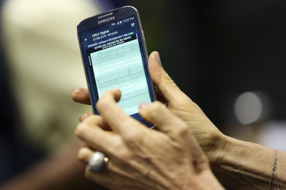 CRLV do automóvel será obrigatório a partir de janeiro em Minas Gerais