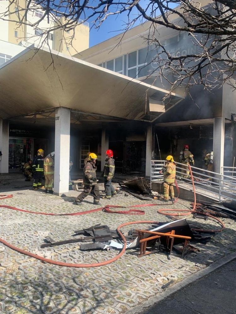 Hamburgueria pega fogo em shopping de Belo Horizonte