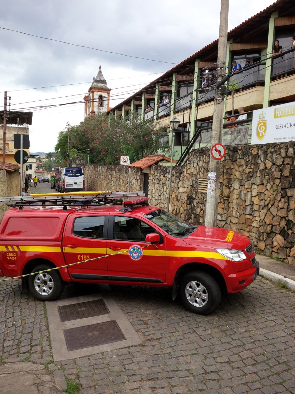 Búfalo é abatido por PM após invadir hotel 