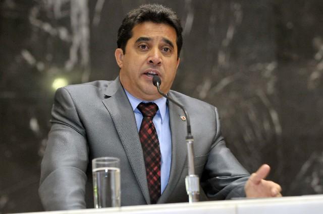 Apoio de oficiais da Polícia Militar à manifestação preocupa governo de MG