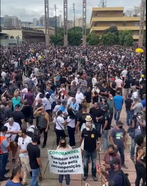 Servidores da segurança protestam contra o governo de MG