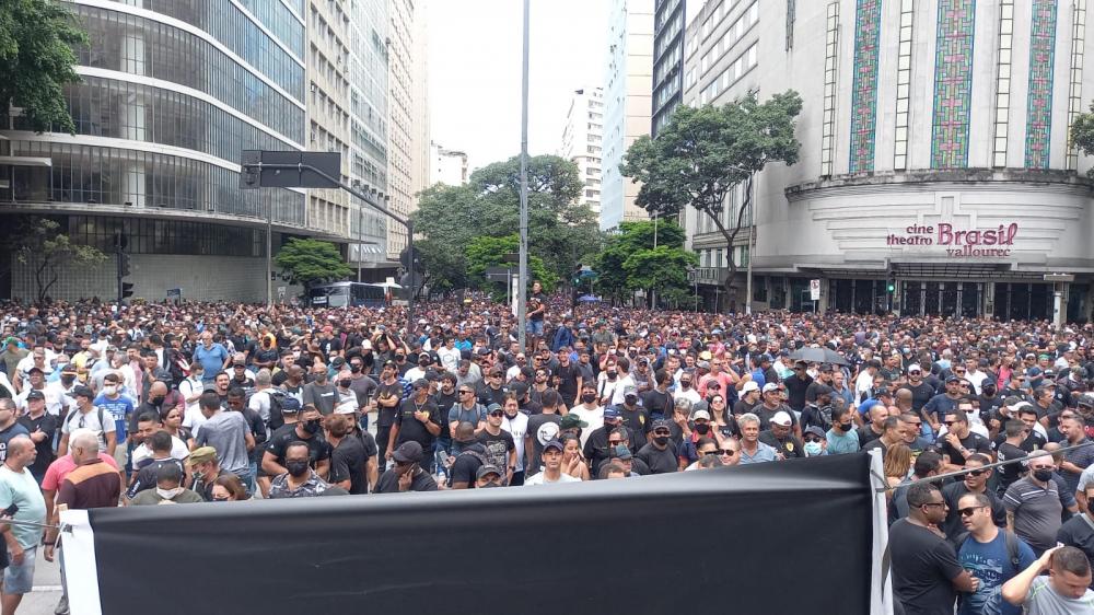Forças de segurança de Minas Gerais aprovam greve imediata