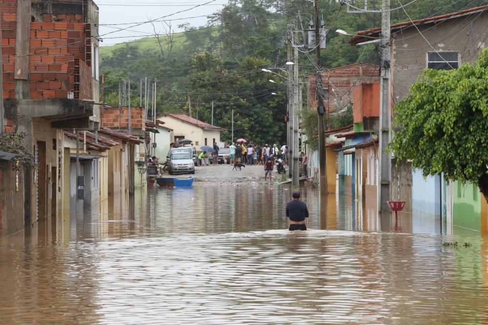 Governo amplia plano Recupera Minas e 80 mil desabrigados e desalojados pelas chuvas receberão auxílio de R$ 1.200