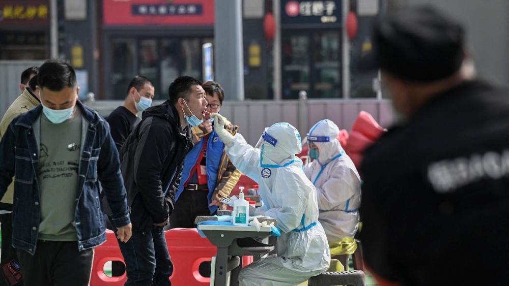 China registra 5 mil casos de Covid e confina quase 30 milhões de pessoas