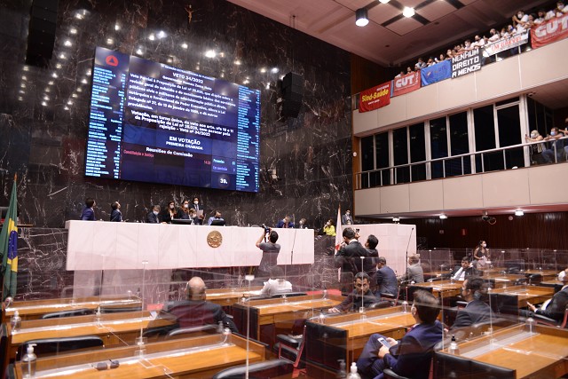 ALMG derruba veto do governador a reajustes do Executivo