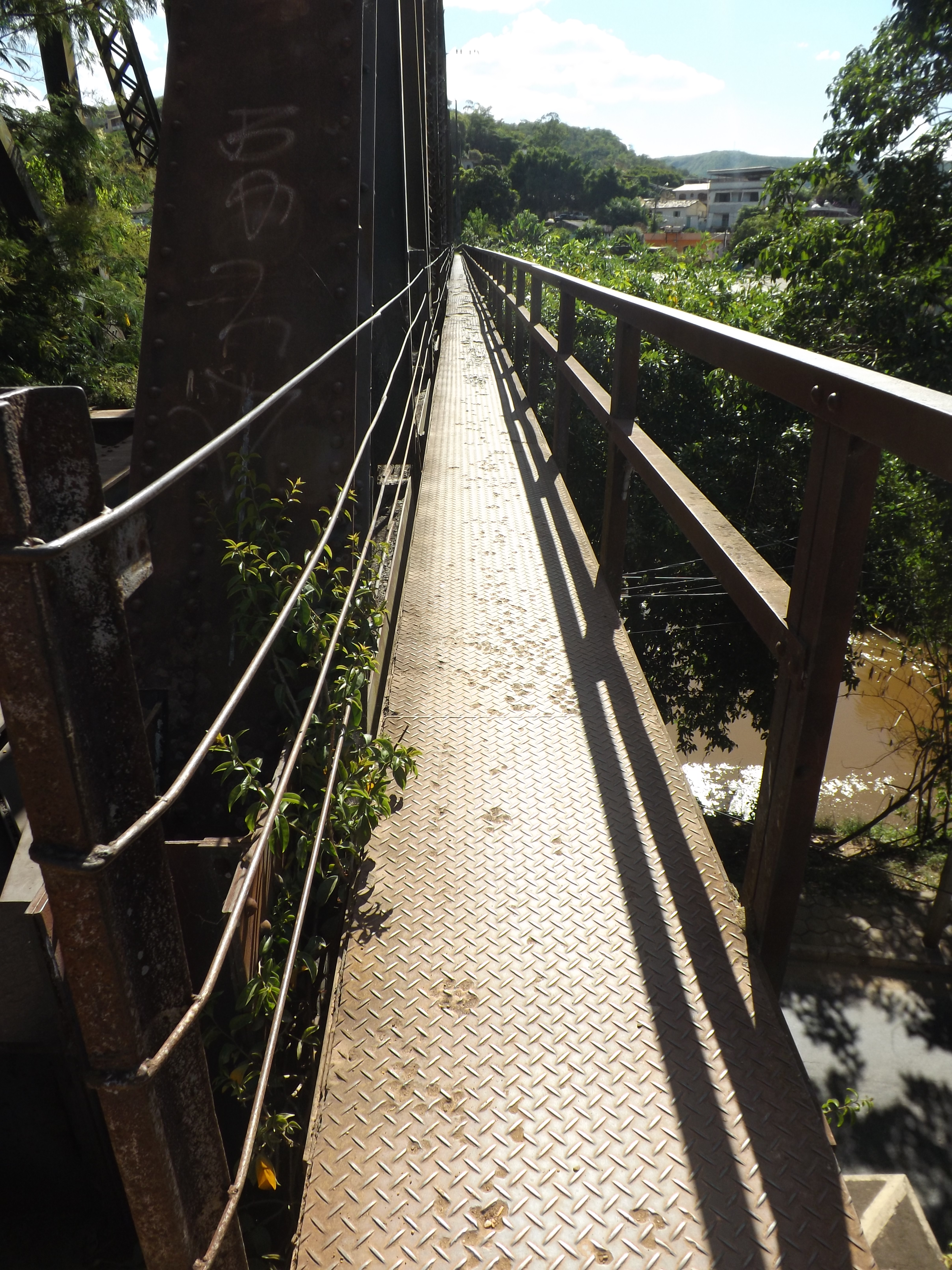 Pontilhão degradado