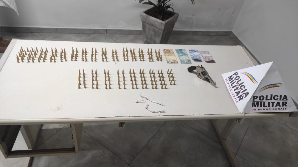 Homem é preso por tráfico de drogas e posse ilegal de armas em Sabará