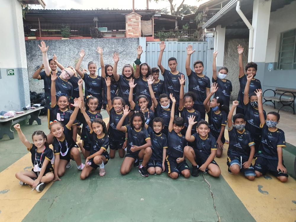 Núcleo do Semear 2 em Sabará recebe uniformes e materiais esportivos