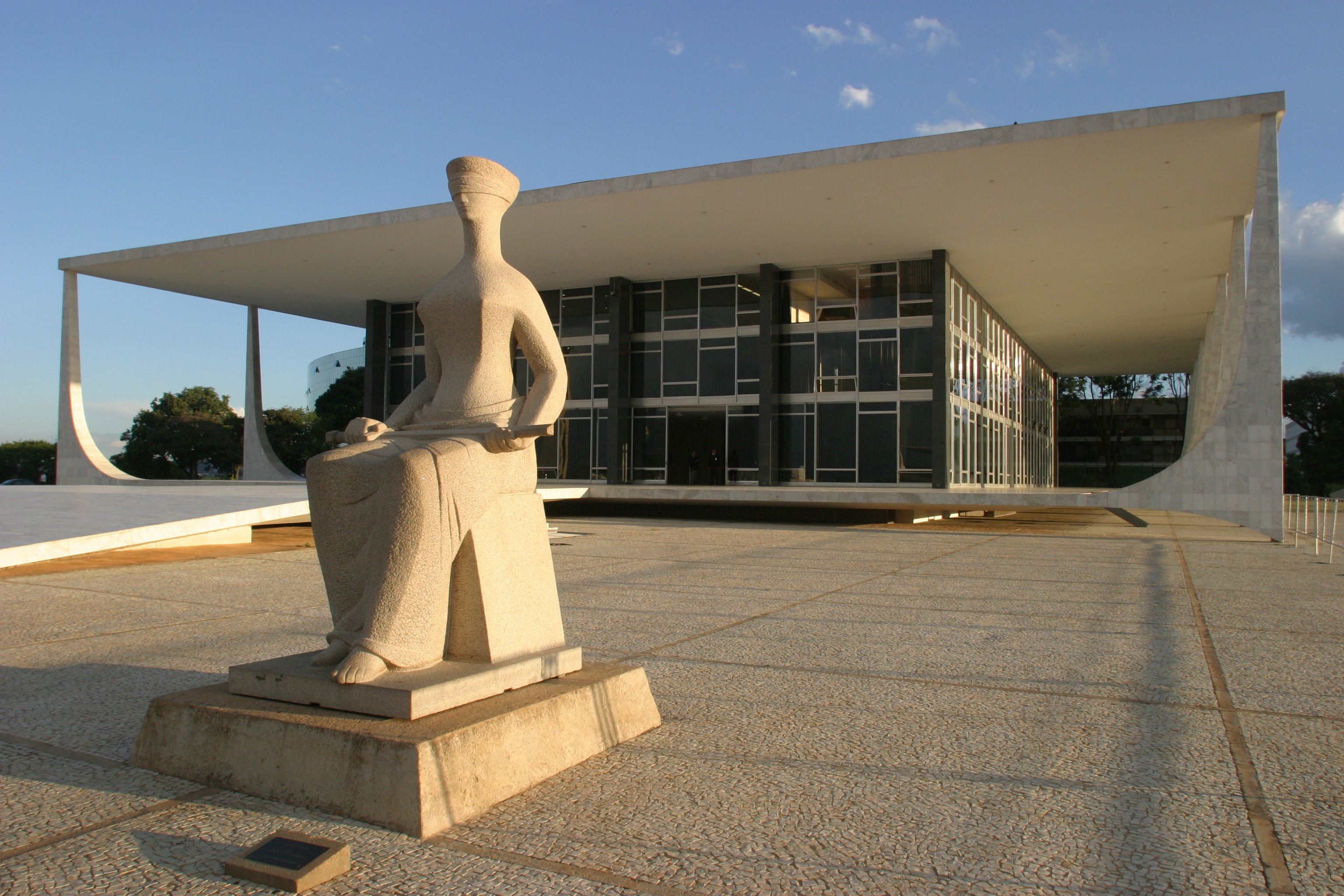 STF reafirma inconstitucionalidade de greve de policiais de todas as categorias