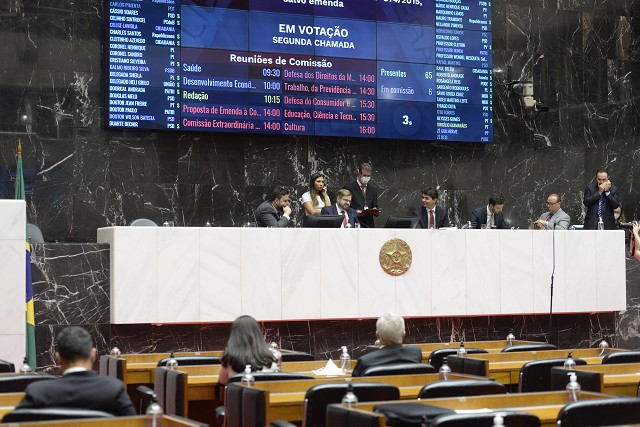 Projeto prevê redução de taxa de licenciamento de veículo