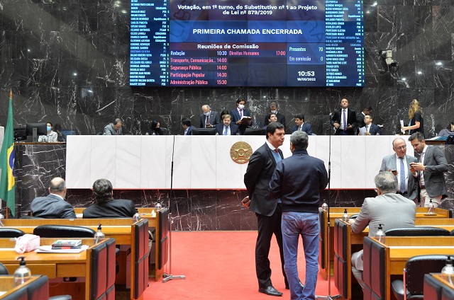 Aprovado acompanhamento psicológico em escolas estaduais