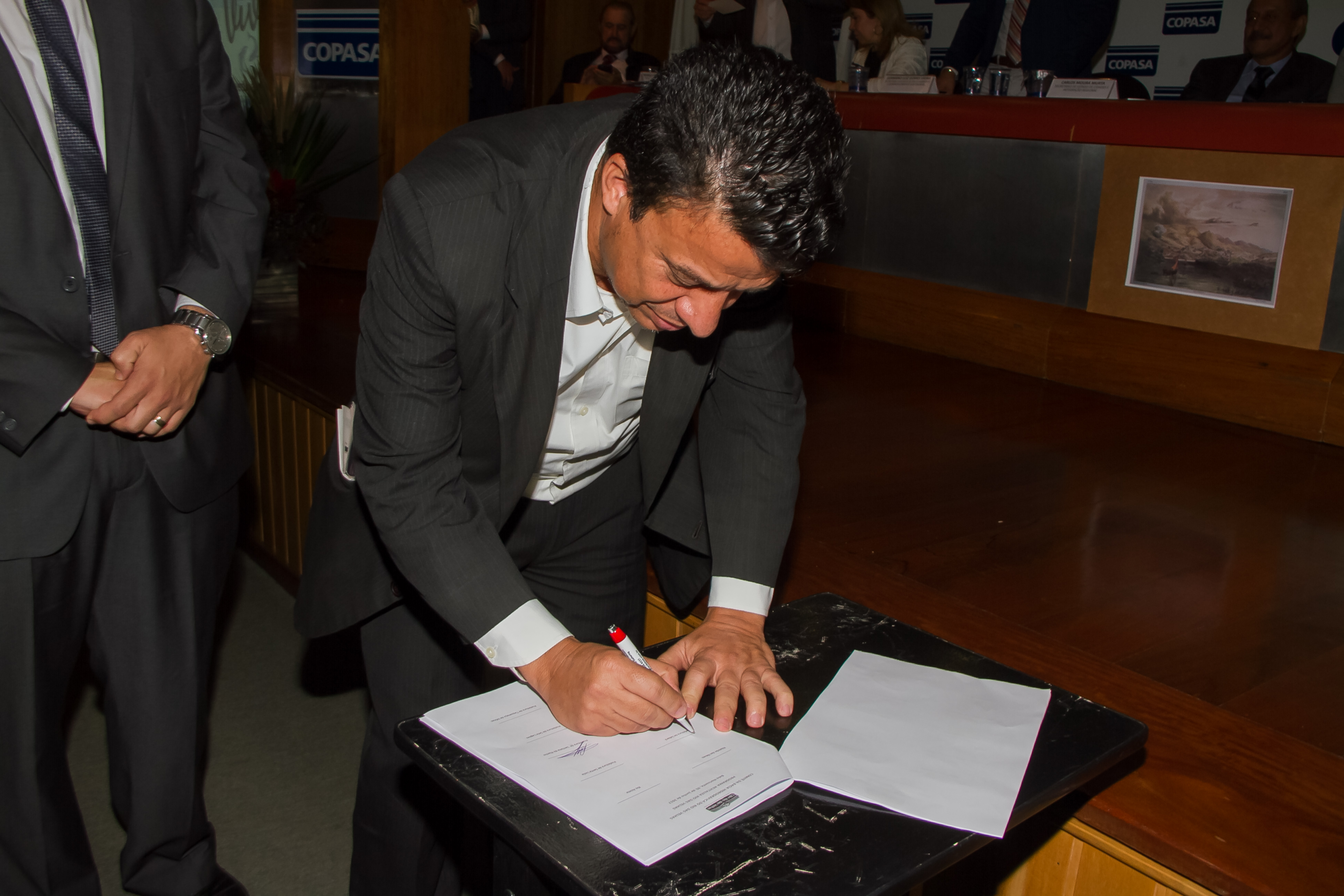 Governo de Minas Gerais assina compromisso com a Bacia das Velhas