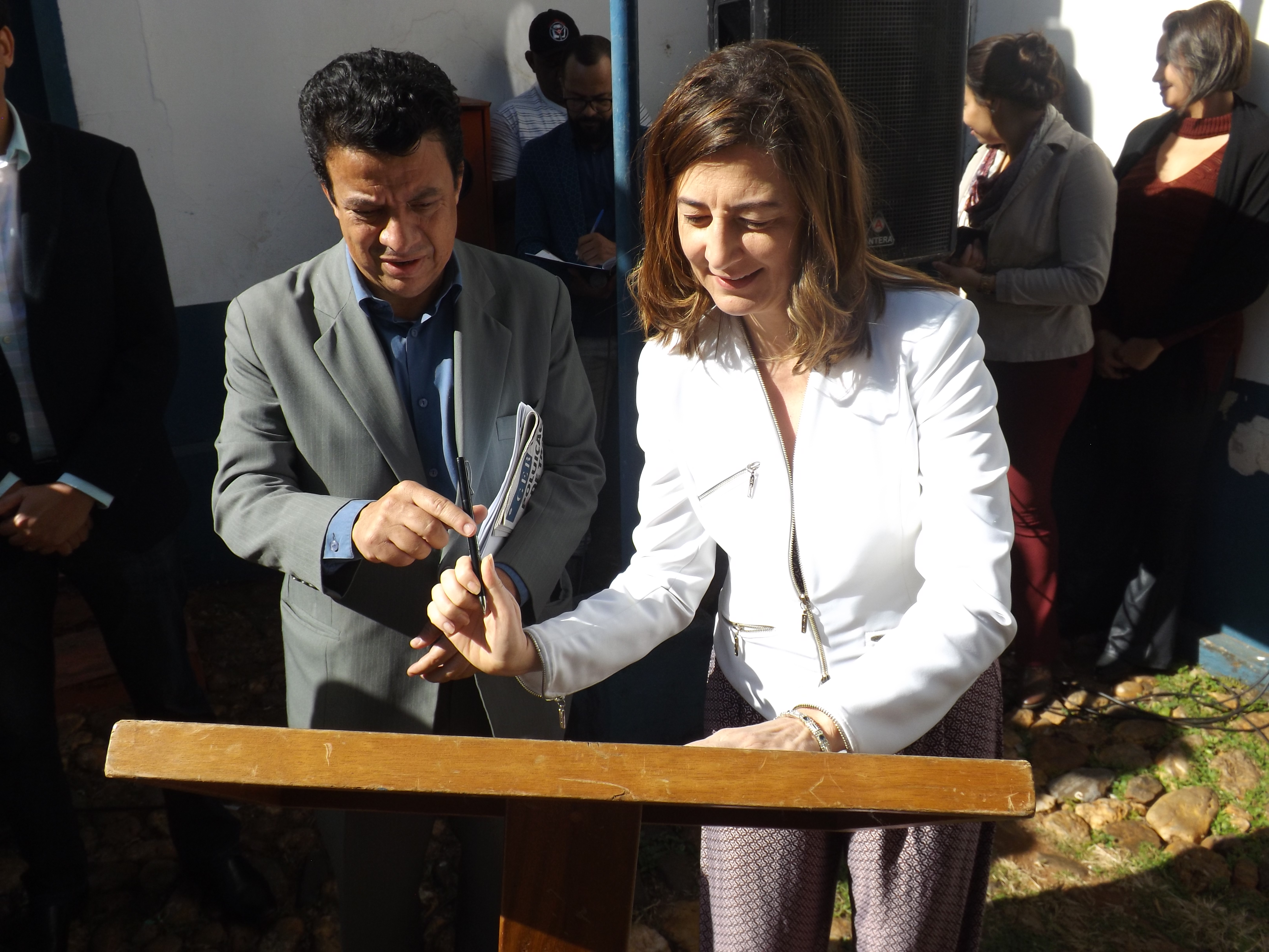 Copasa e Prefeitura assinam Ordem de Serviço de Obras para implantação saneamento em Sabará 