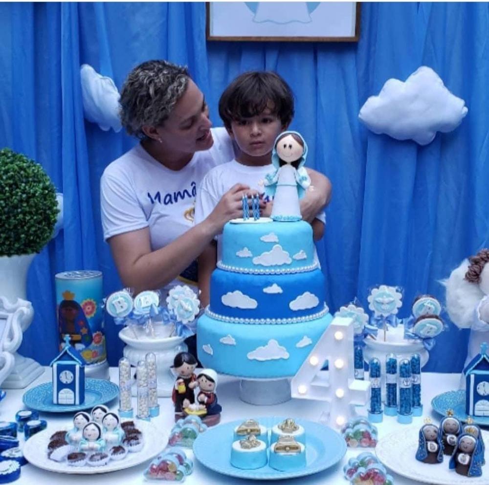 Você conhecesse o menino sabarense que tem o sonho de ser Padre?