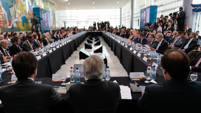 Decreto presidencial simplifica atendimento em serviços públicos
