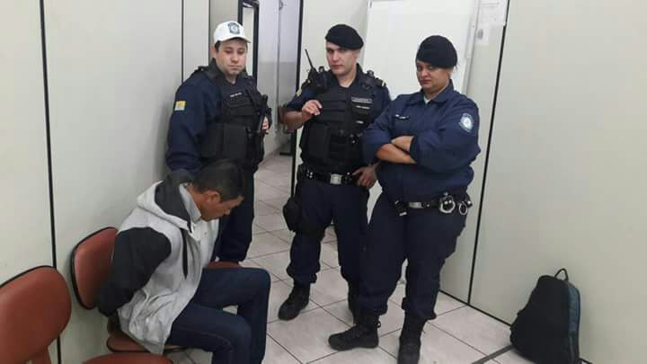 Pai arma para prender homem que marcou encontro com menor