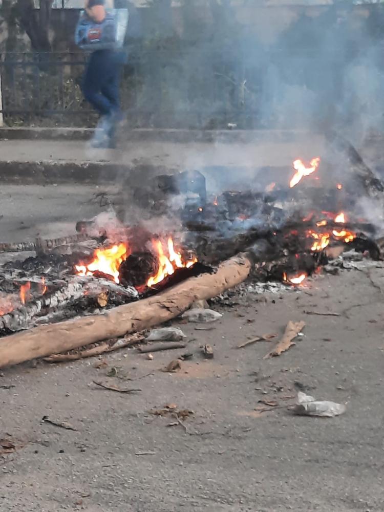 MANIFESTAÇÃO NO BAIRRO SIDERÚRGICA DEIXA TRÂNSITO INTERDITADO