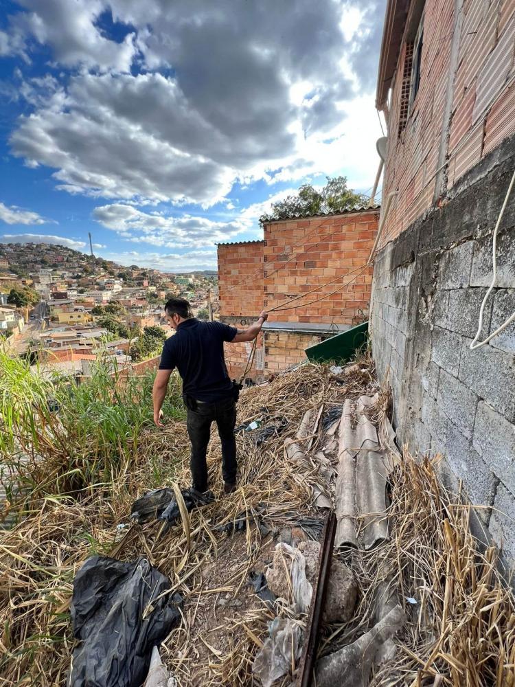 Homem pede socorro após levar “foiçada na cabeça e ter casa invadida por sobrinho”.