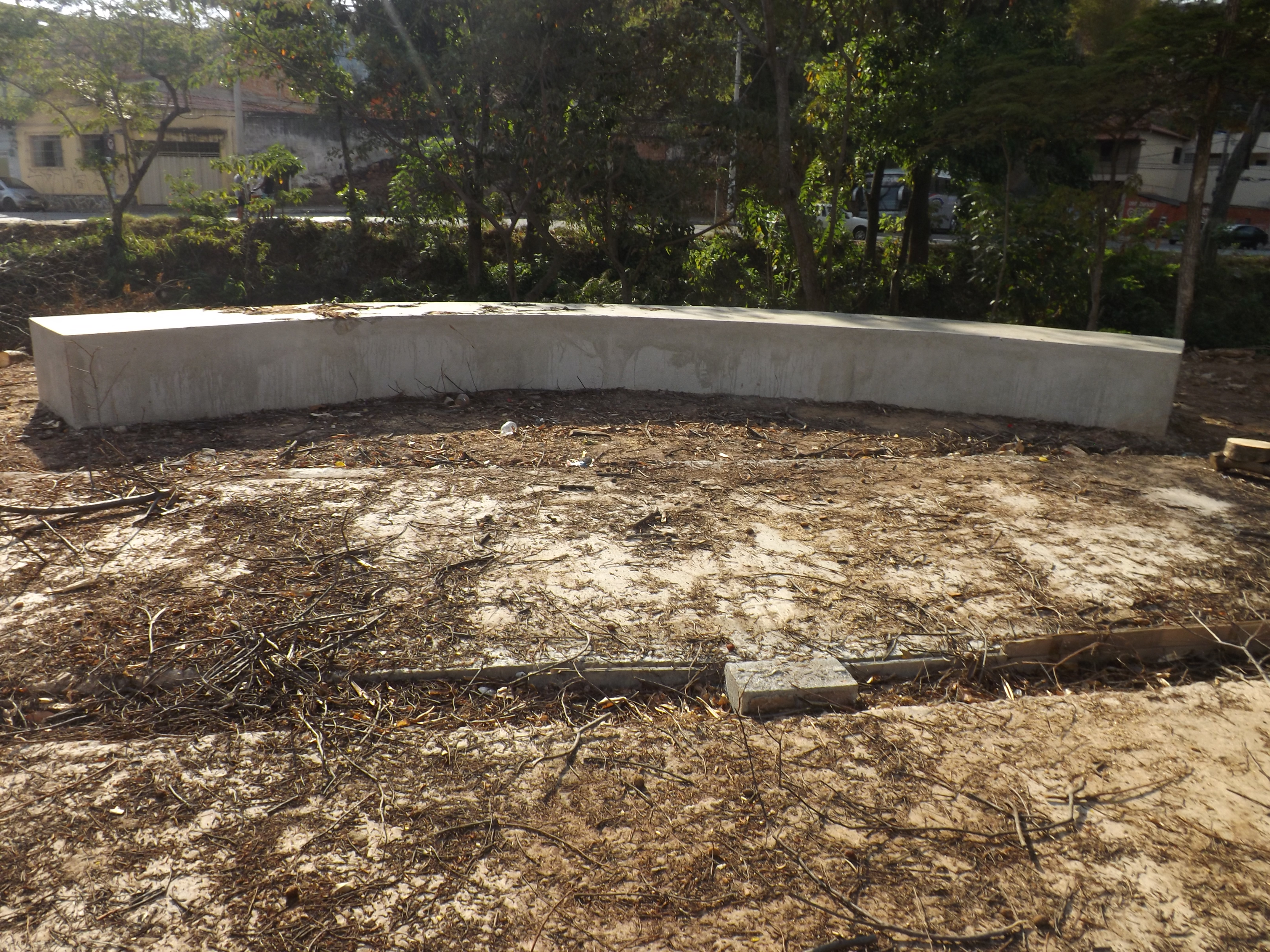 Obra na Praça do Skate está paralisada