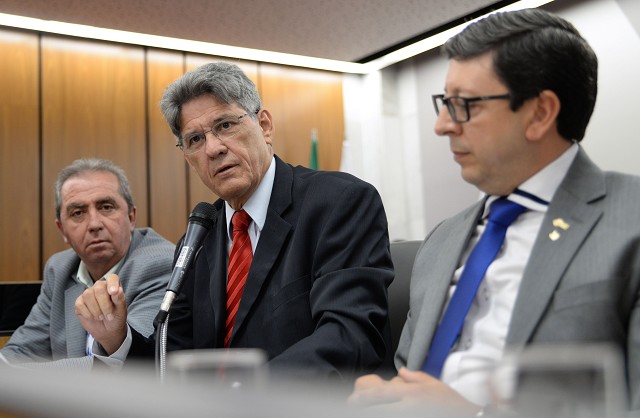 Prefeitos querem romper contratos com a Copasa
