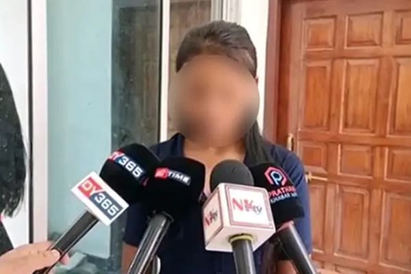 Adolescente injeta sangue contaminado com HIV em si mesmo como prova de amor Namorado foi preso e responderá a processo feito pela família da menina de 15 anos de idade