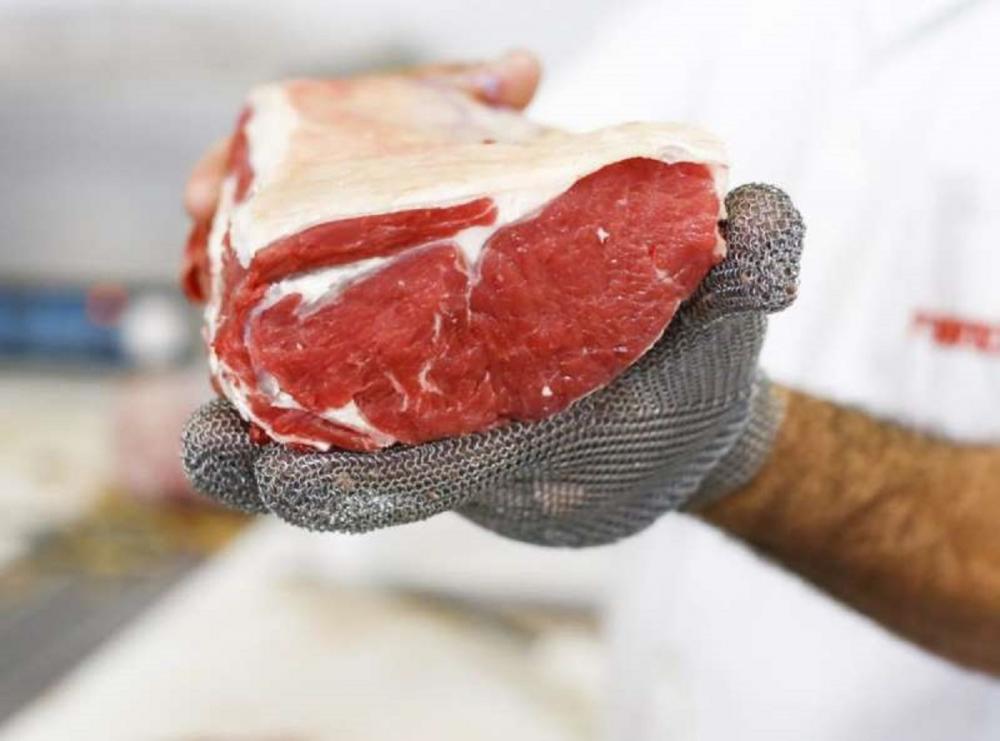 Homem decepa próprios testículos ao sonhar que cortava carne para refeição