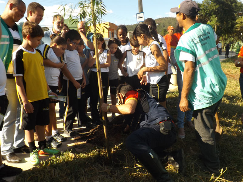 Distribuição e plantio de mudas marcam o Dia do Meio Ambiente em Sabará