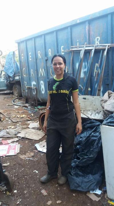 Quem conhece a menina do FERRO VELHO DO BARÃO? 