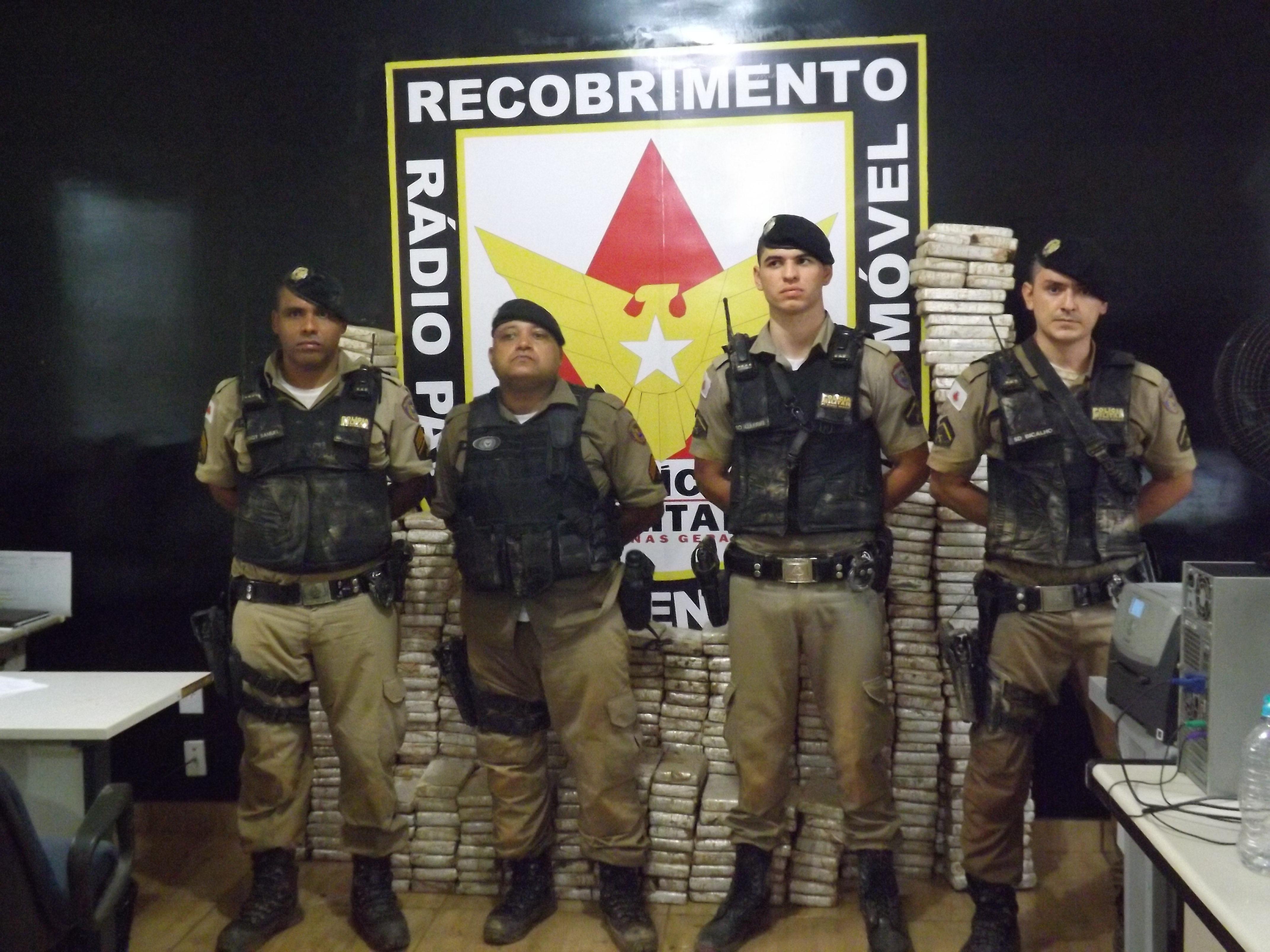 Polícia Militar apreende mais de 700 kg de maconha 