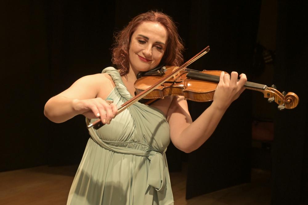 Violonista ANA ZIVKOVIC será a próxima atração do Quinta com Clássicos