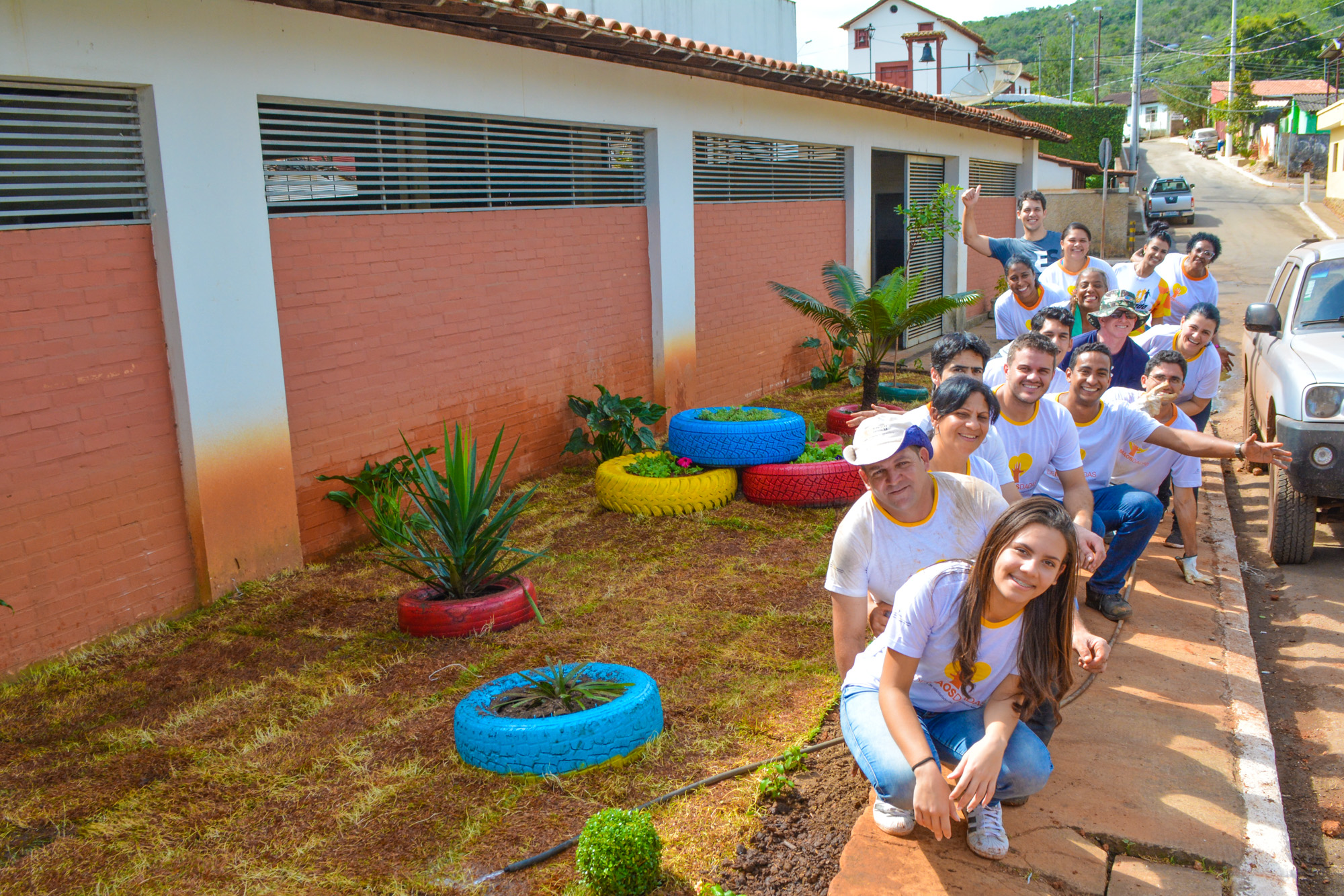 Escola de Sabará ganha novo jardim com apoio do programa de voluntariado da ANGLOGOLD ASHANTI