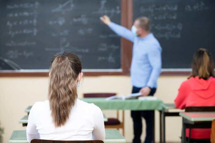 Confederação Nacional dos Municípios pede cautela a prefeitos sobre aumento para professores 
