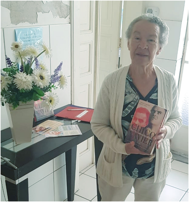 Sidália Xavier lança livro com suas memórias