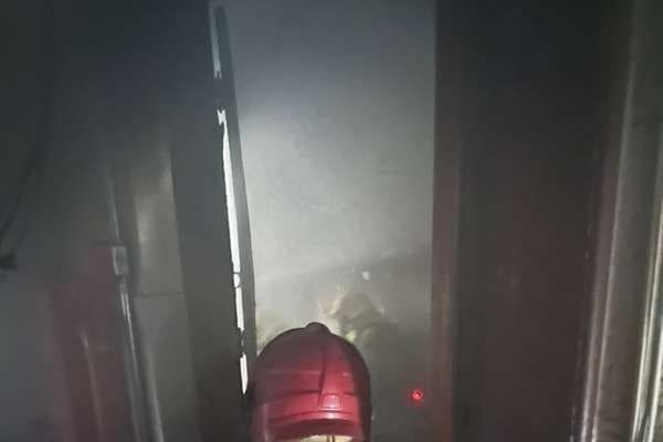 Motel pega fogo e mobiliza os bombeiros em Sabará
