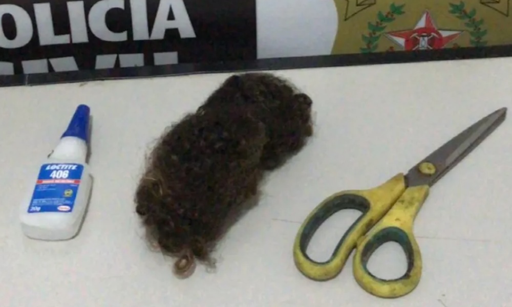 Por crise de ciúmes homem cola partes íntimas da namorada