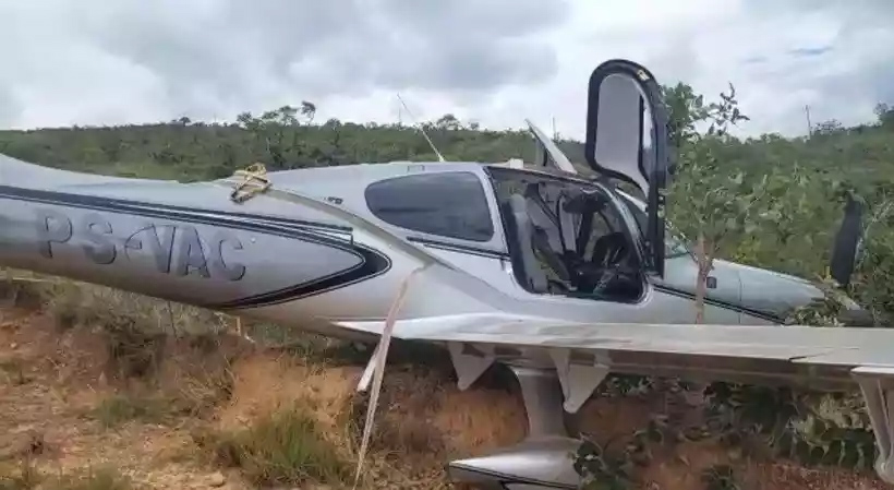 Avião monomotor cai em Sabará próximo ao Morro Vermelho