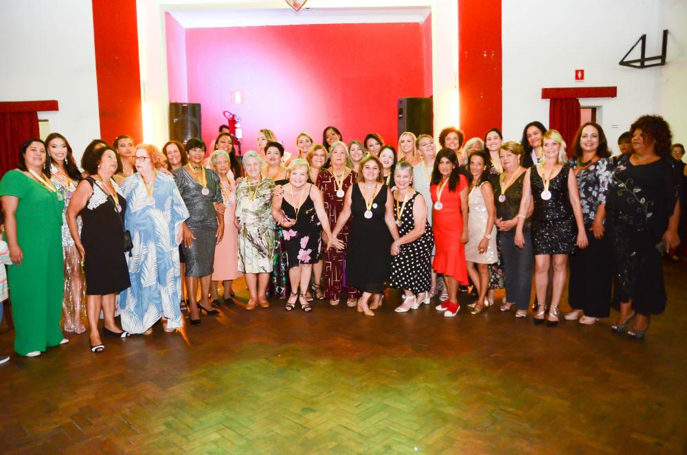 AMAS realiza evento memorável em homenagem as mulheres sabarenses