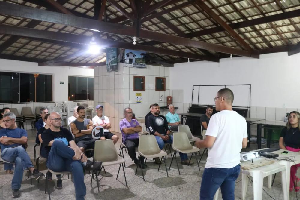 Moradores do bairro Pompéu participam de reunião pública sobre criação da unidade de conservação da Pedra Rachada
