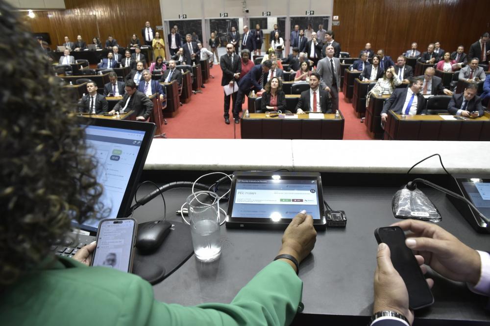 Reajuste de salário do governador é aprovado pelos parlamentares
